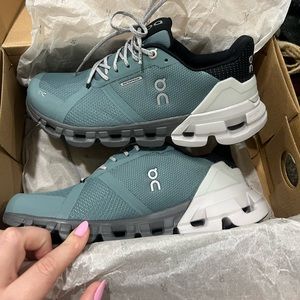 Womens ON Cloudflyer waterproof sea\glacier